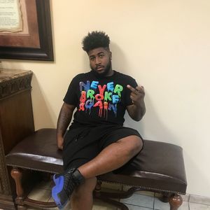 Meet your Posher, Carlos